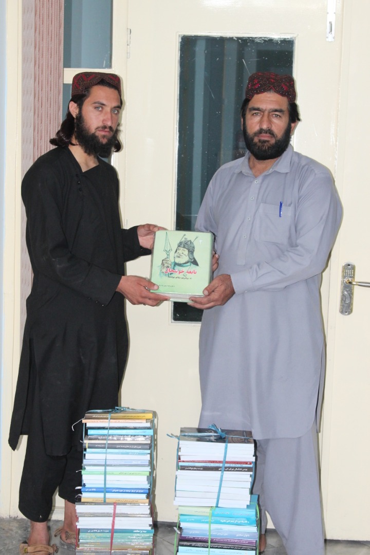د الجهادعالي لېسې کتابتون سره د علمي آثارو مرسته وشوه؛